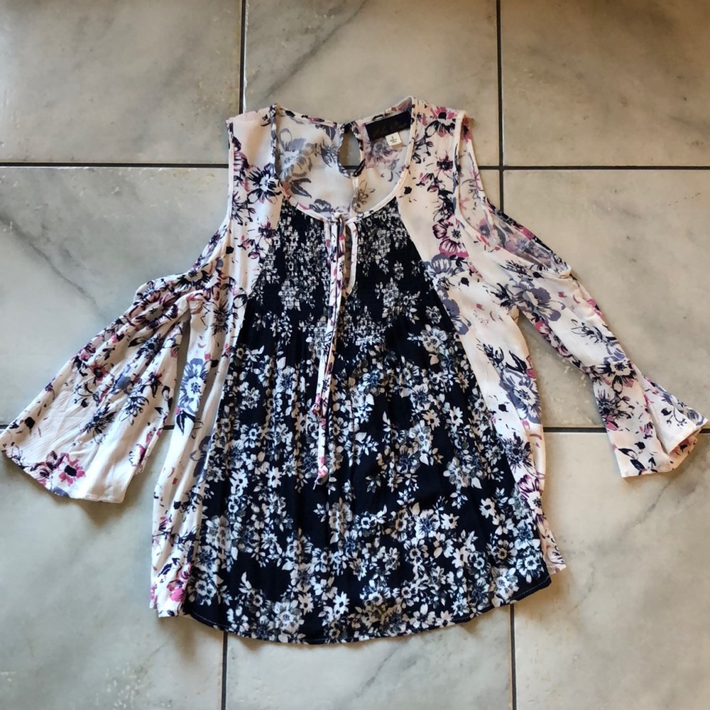 Francesca’s open sleeve shirt